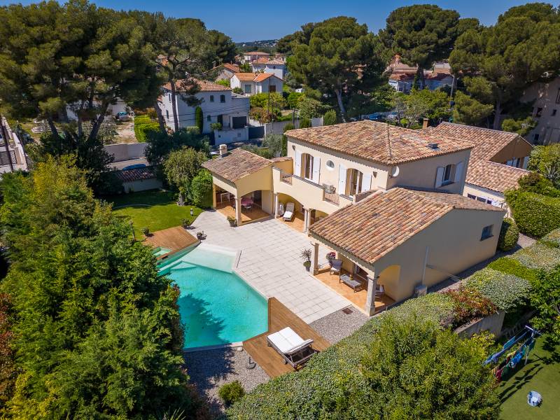Grande villa à vendre à Carry le Rouet avec piscine et garage