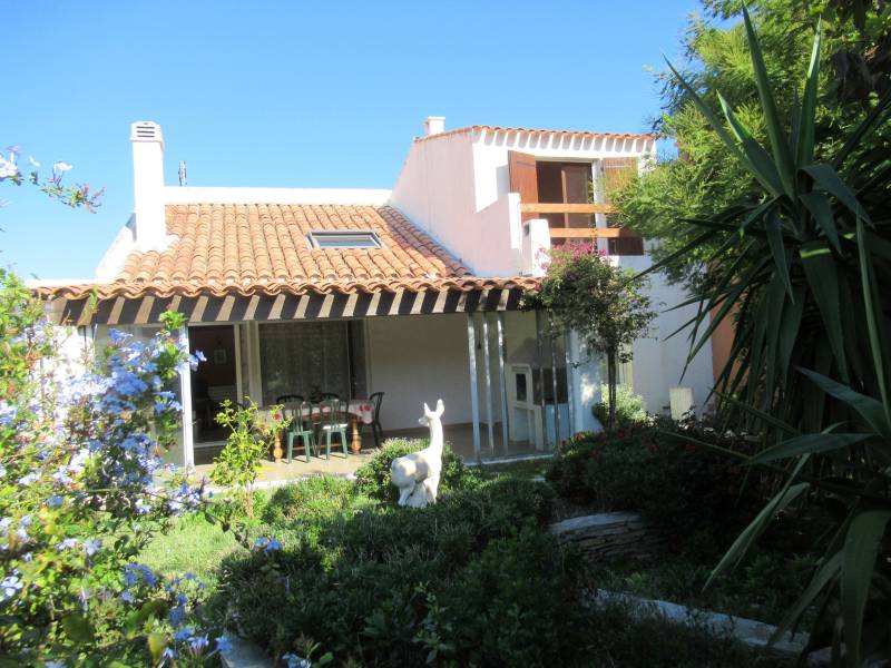 Maison A VENDRE SAUSSET LES PINS T4 BUREAU GARAGE AVEC JARDIN 