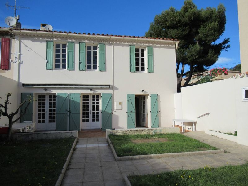 Maison de village T4 centre Sausset les Pins à louer à l'année