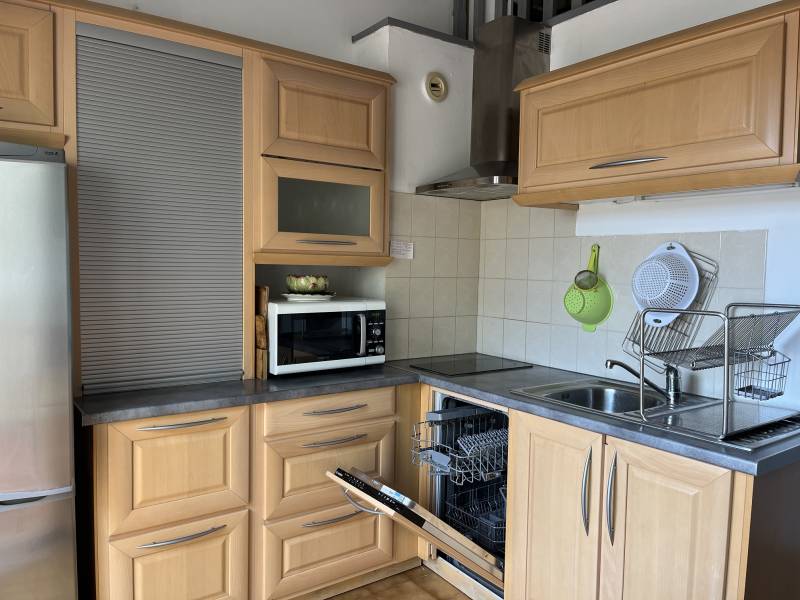 Cuisine équipée dans T2 + mezzanine