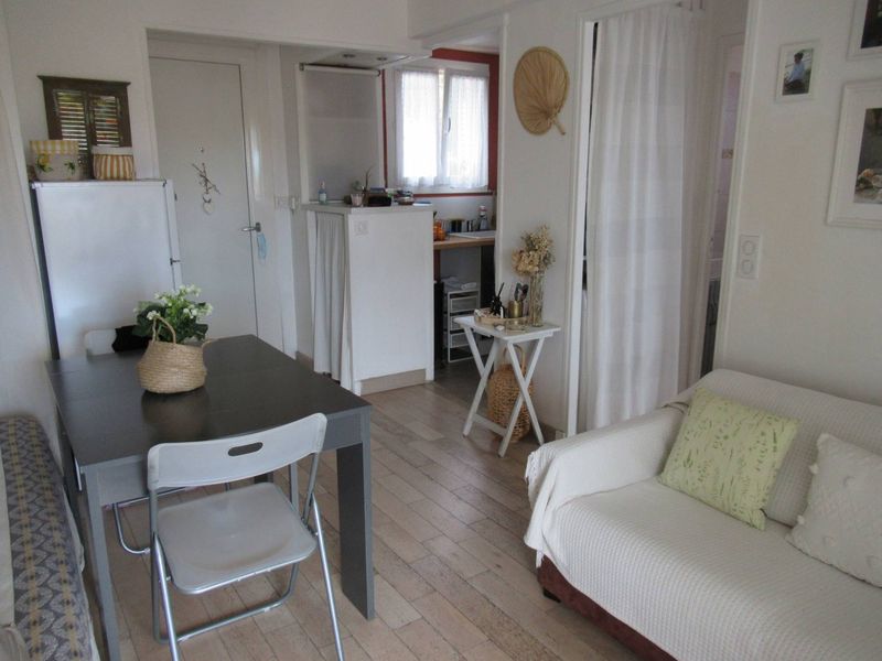 Séjour Appartement de type 2 Sausset Les Pins avec balcon