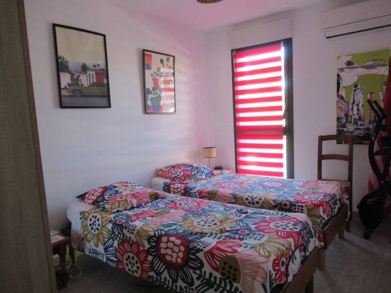 chambre lumineuse appartement à vendre dans résidence calme sur la côte bleue