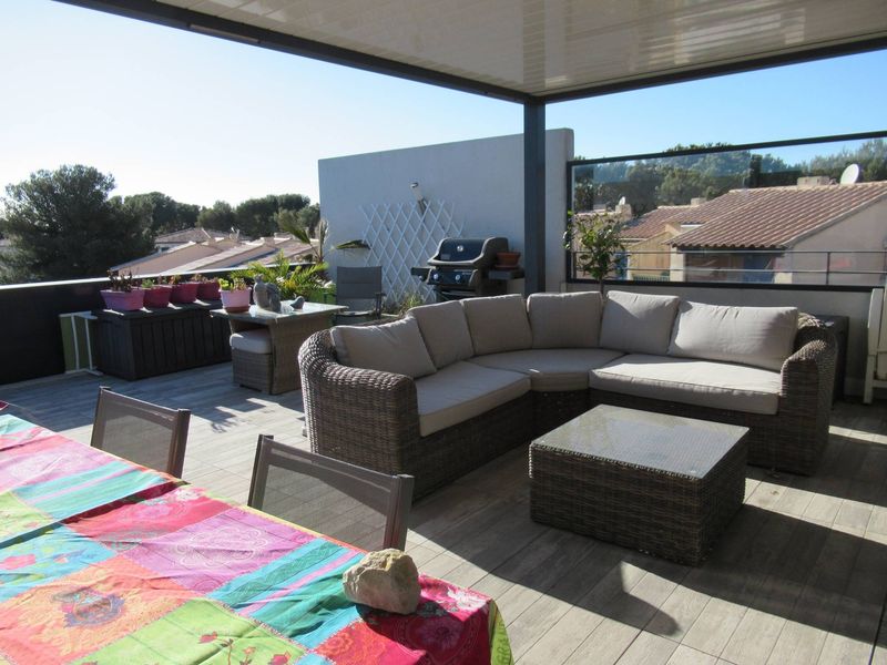 Appartement T3 avec grande terrasse CARRO proche mer cote bleue