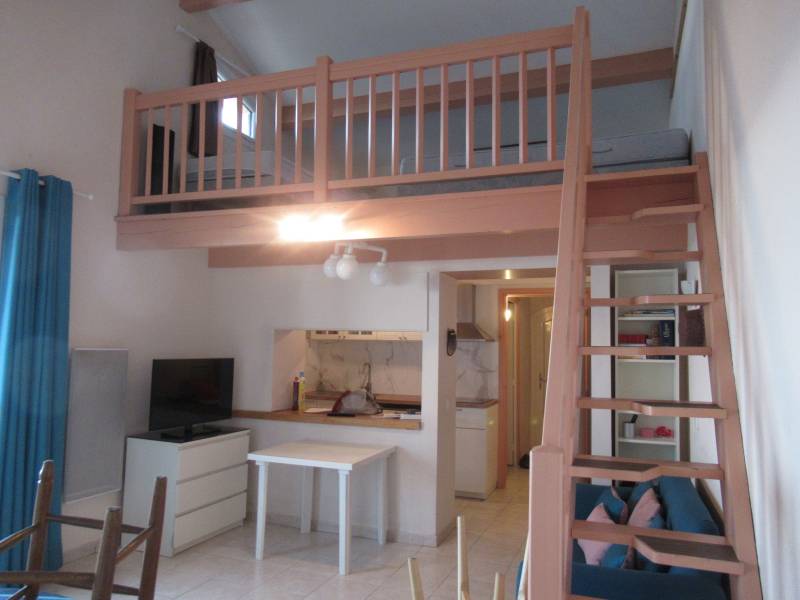 LOCATION T2 MEUBLE SAUSSET LES PINS FACE A LA MER