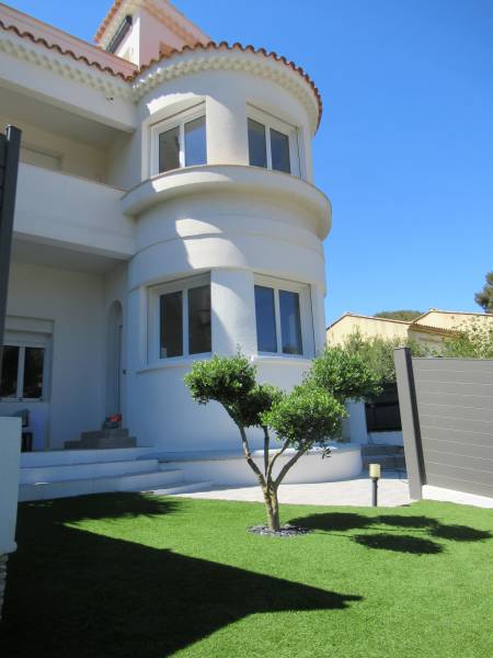 Jardin spacieux dans villa sur la côte bleue
