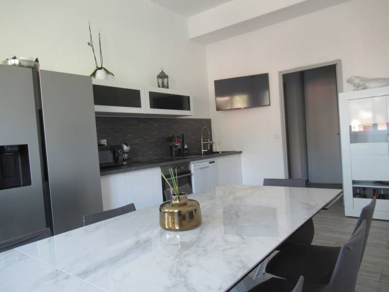 Cuisine RDC dans maison 5 chambres sur Carry le Rouet 