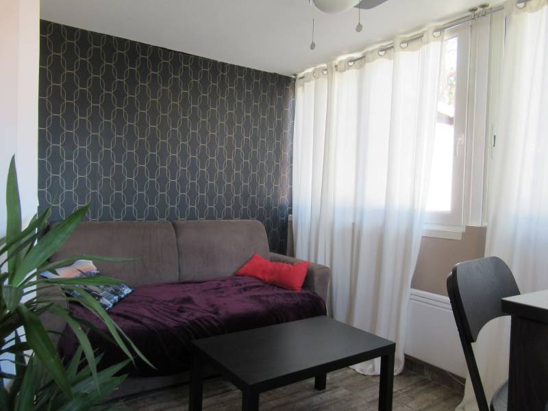 salon lumineux sur sausset les pins 