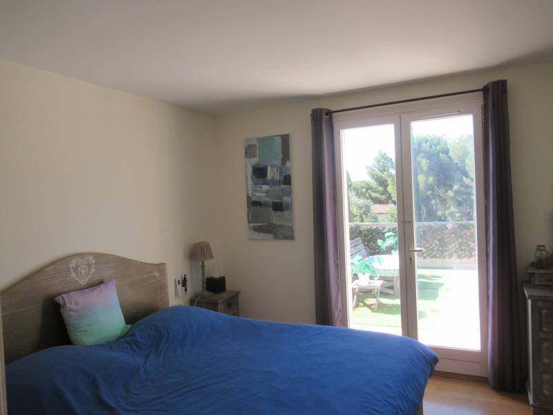 A vendre maison sur Sausset les Pins proche école primaire avec une chambre en rdc 