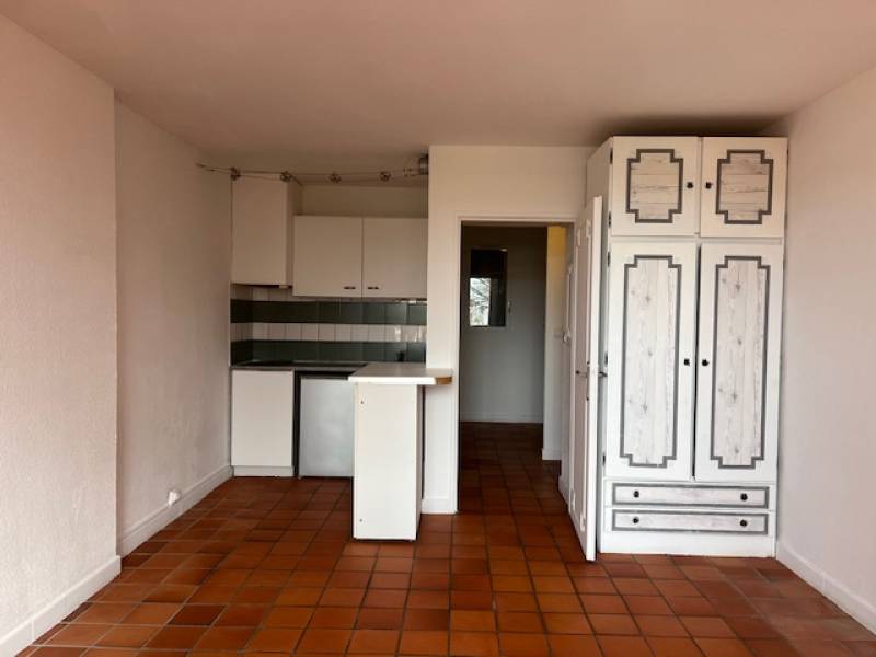 A VENDRE STUDIO SAUSSET LES PINS