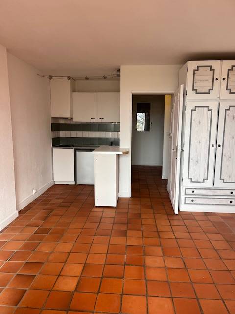 A VENDRE STUDIO SAUSSET LES PINS