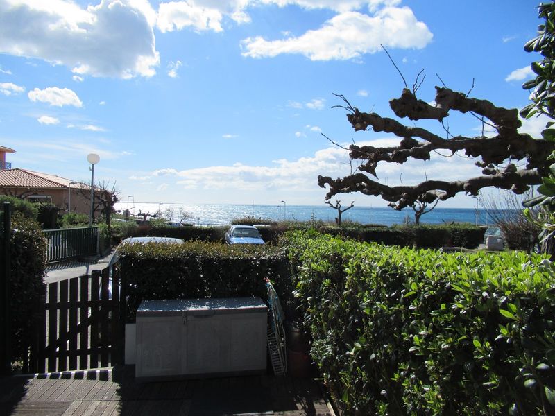 vue mer APPARTEMENT meublé T2 SAUSSET LES PINS VUE MER Rez de chaussée avec terrasse proche mer