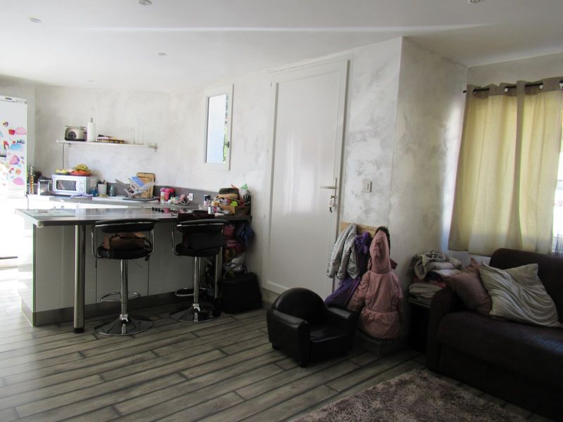 SALON CUISINE APPARTEMENT T2 SAUSSET LES PINS 13960 PROCHE MER  GRAND STUDIO EN REZ DE JARDIN