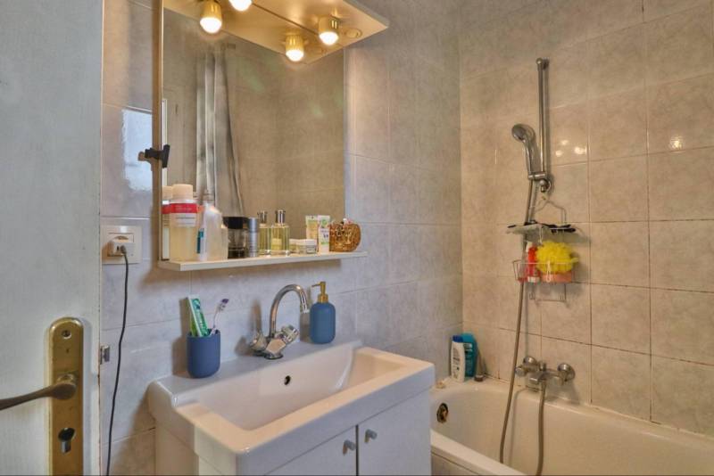 A VENDRE T2 AVEC GARAGE CENTRE VILLAGE SAUSSET LES PINS