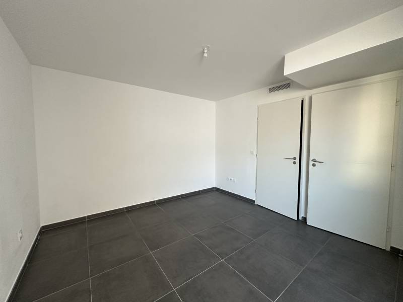 LOCATION APPARTEMENT T2  AVEC ASCENSEUR 13002 MARSEILLE