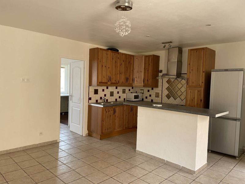 Séjour et cuisine ouverte équipée La Couronne Cote bleue