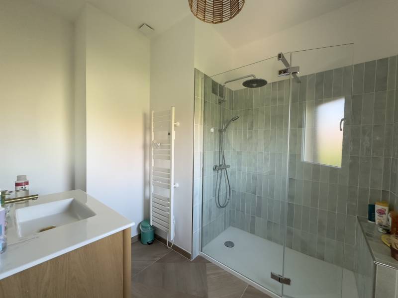 VENTE MAISON 5 PIÈCES RÉNOVÉE AVEC PISCINE ET TERRASSE SAUSSET LES PINS