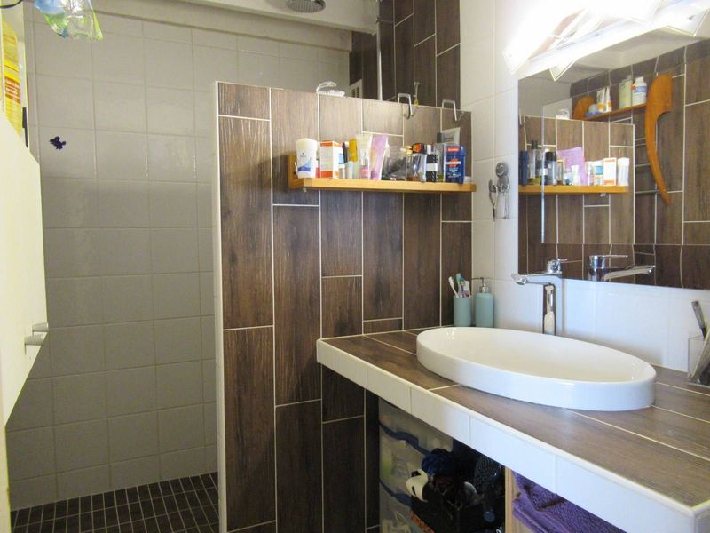 SALLE D'EAU SAUSSET LES PINS 13960 maison T3 + mezzanine